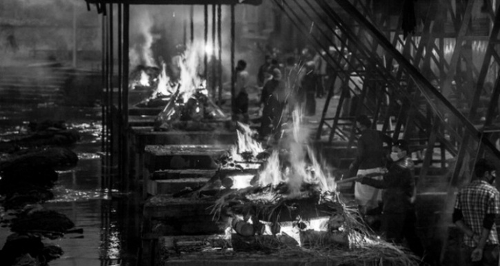 Cremation rituals for loved ones, at the Pashupatinath Temple in Kathmandu